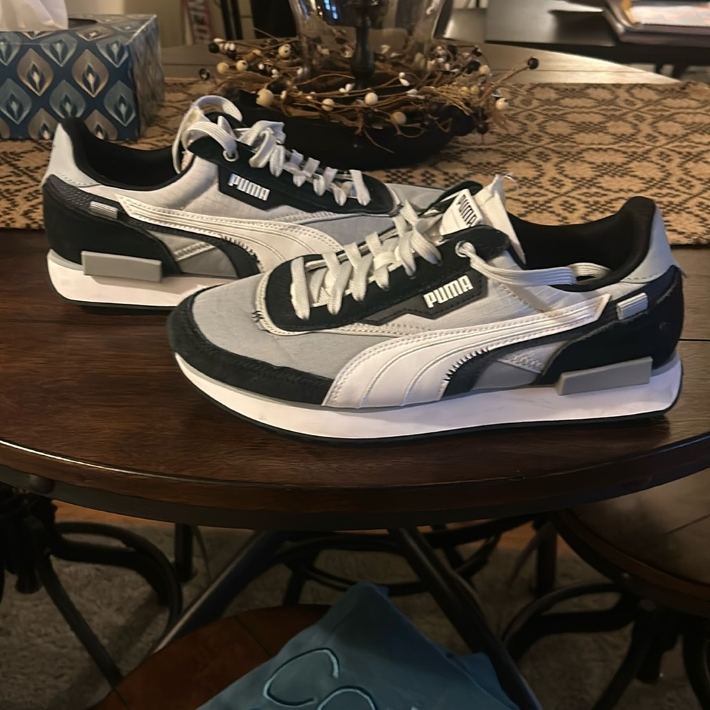 Men’s PUMA sneakers